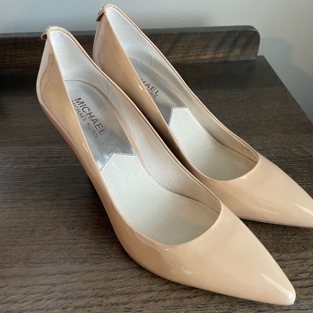 Womens Michael Kors pumps size 9- nude patent heels